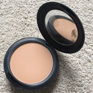 Mac studio fix powder foundation NC42